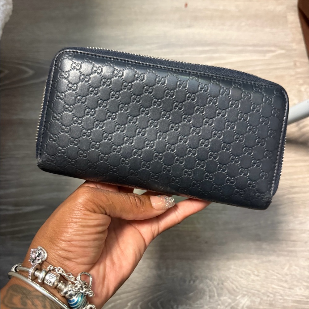 💙 Gucci Navy Blue Embossed Zip-Around Wallet | Authentic